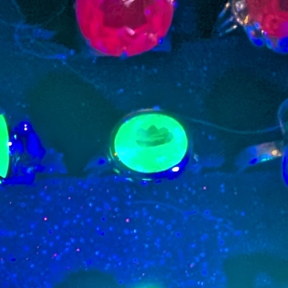 Vintage Spinel (Uranium) Ring - Picture 5 of 7